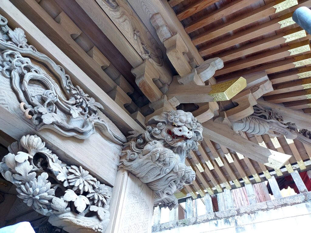 榛名神社の双龍門の彫刻