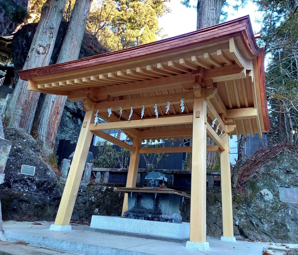 榛名神社の新しい手水舎